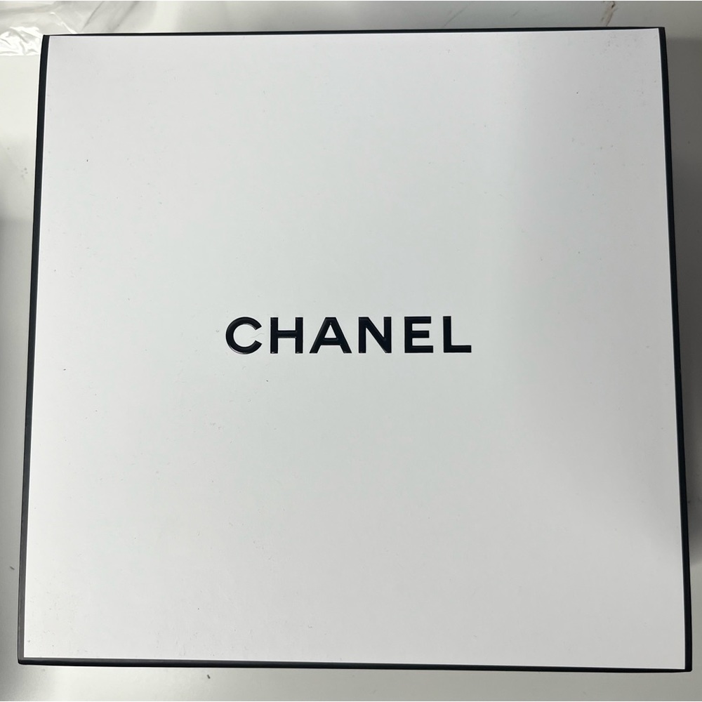Chanel Gift Box - Picture 8 of 8